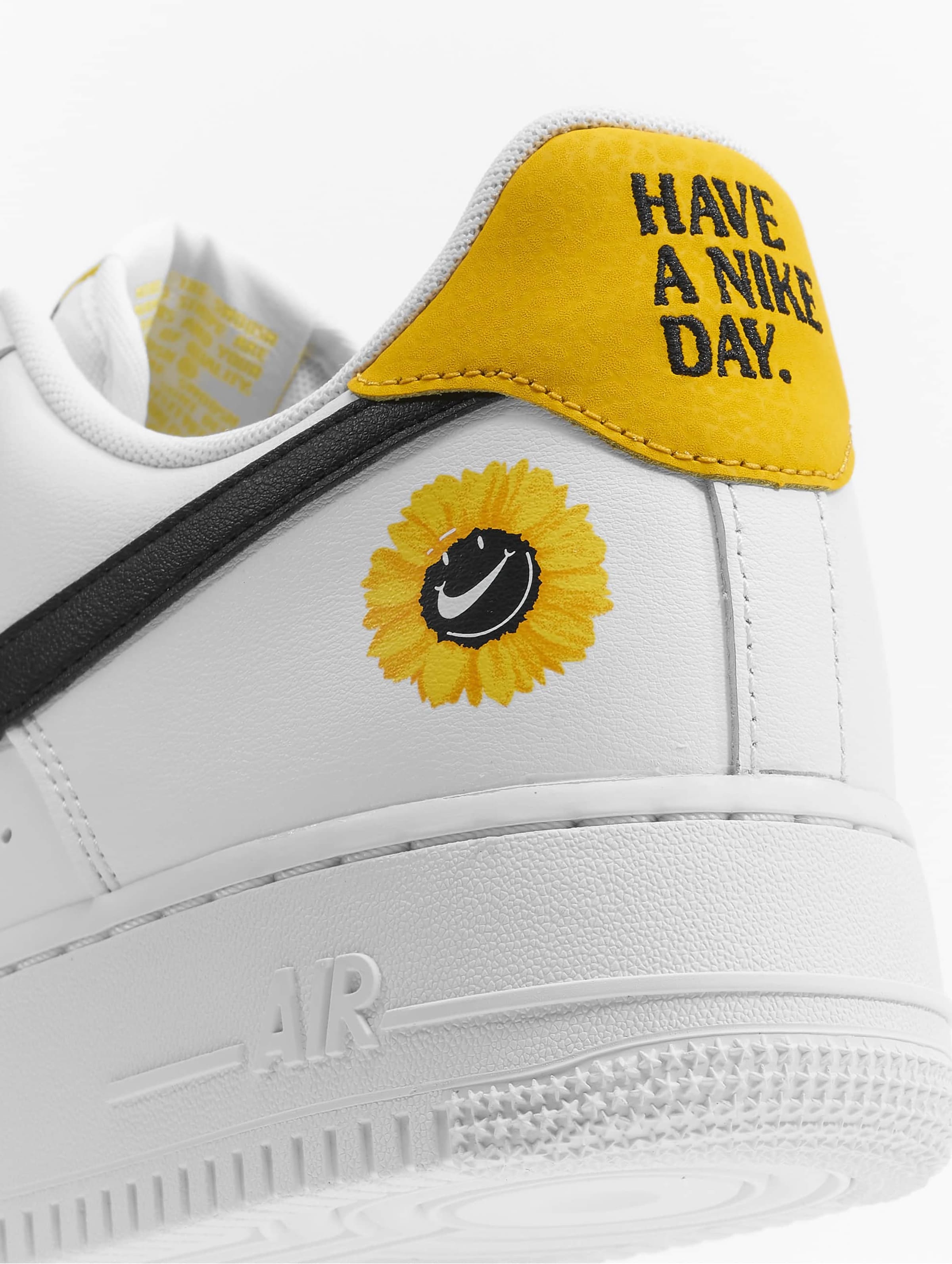 Nike air force 1 07 have on sale a nike day