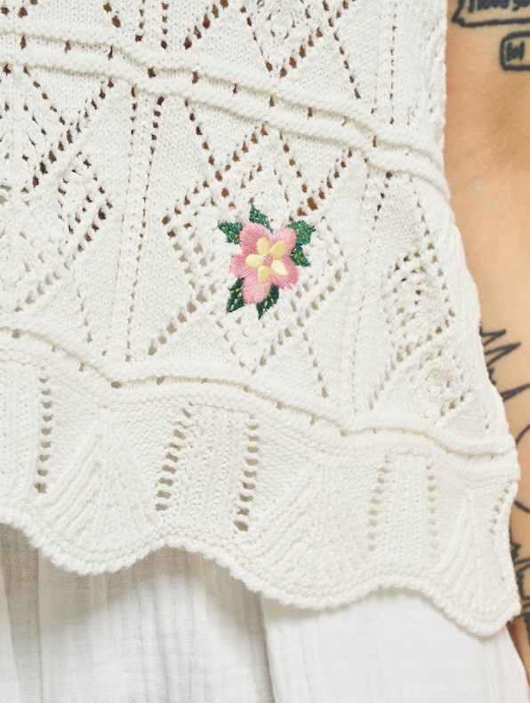 Ariba Life Embroidered -3