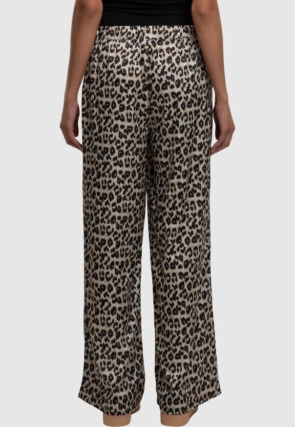 Ladies Leo Resort -1