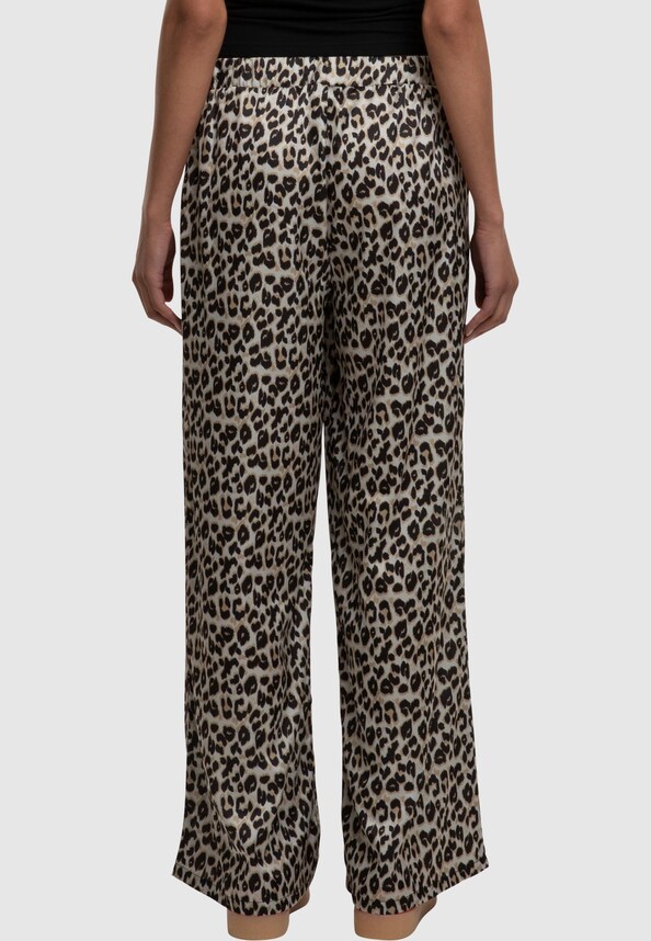 Ladies Leo Resort -1