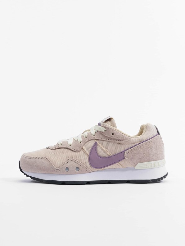 Nike Venture Runner Sneakers Sanddrift/Amethyst Wave/Fossil-1