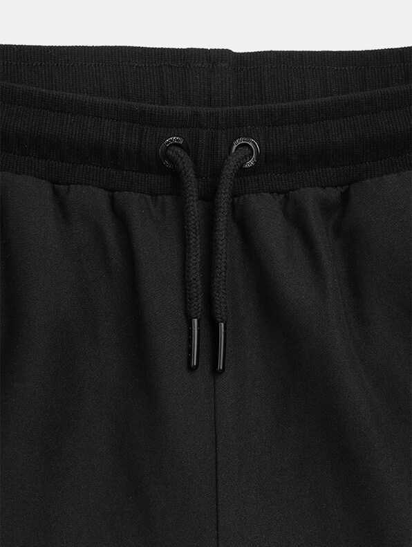 Curved Shorts Black-4