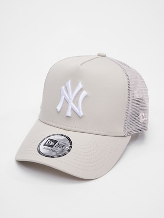 New Era League Essential New York Yankees Trucker Cap