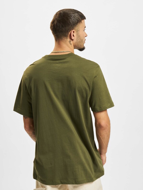 Nike Sportswear Club T-Shirts-1