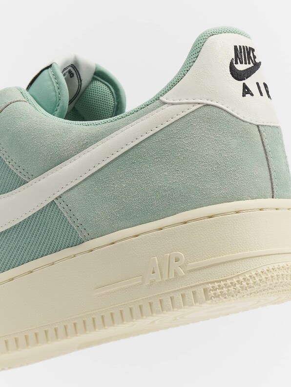 Nike Air Force 1 '07 LV8 Sneakers in Green