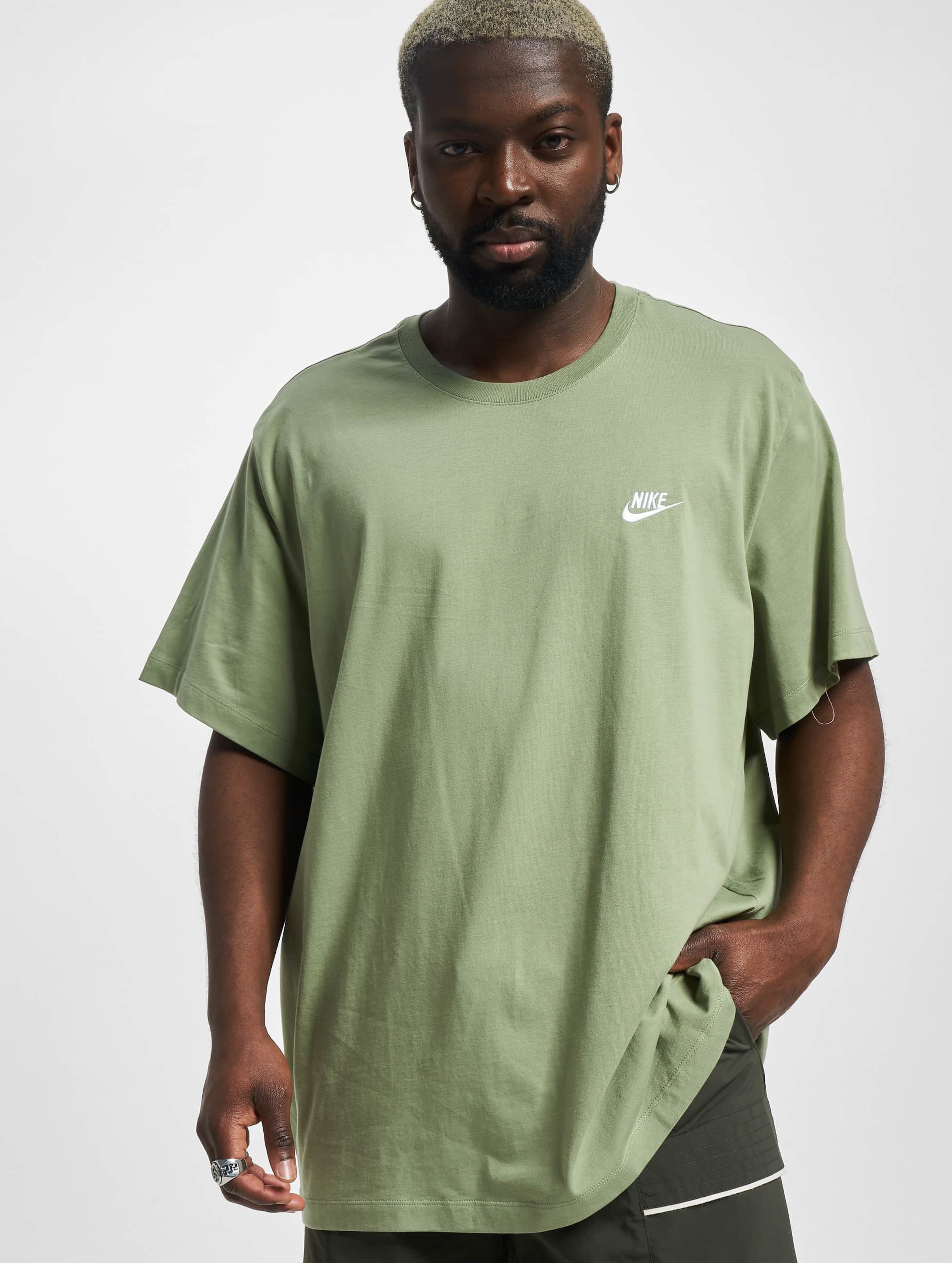 Nike club tee clearance shirt