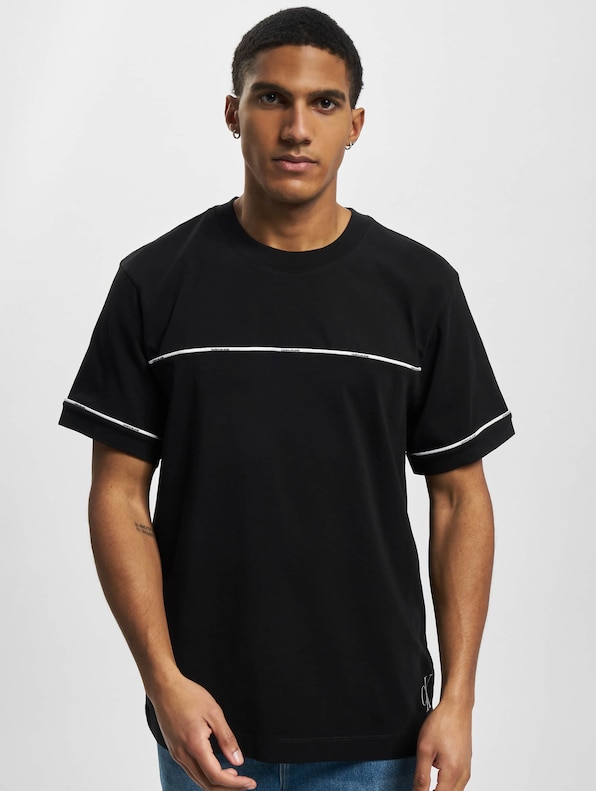 Calvin Klein Boxy Fit T-Shirt-2