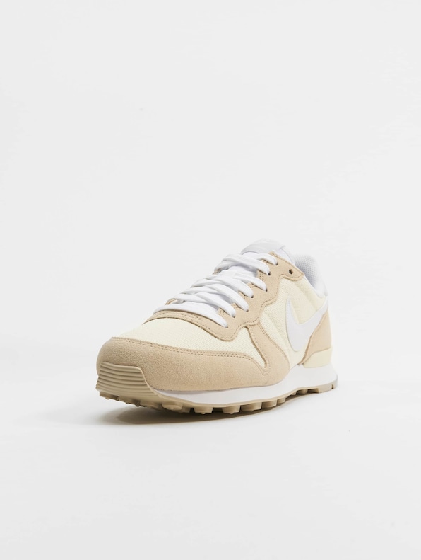 Internationalist-2