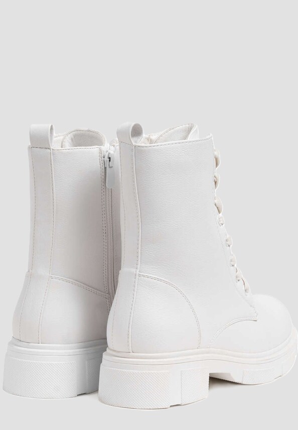 Schnürrhalbstiefel-1