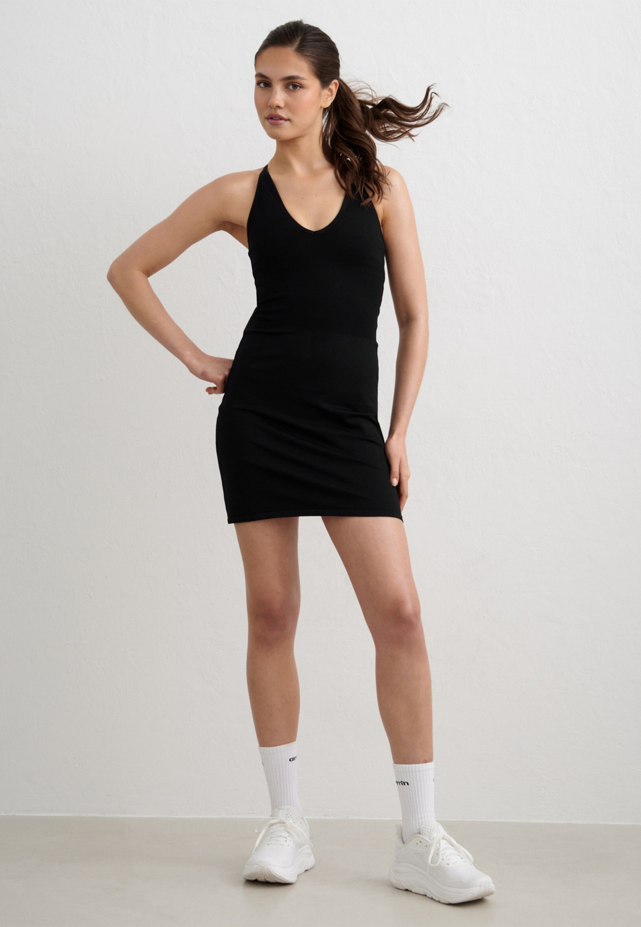 aimn Shape Seamless Deep Cut Dress