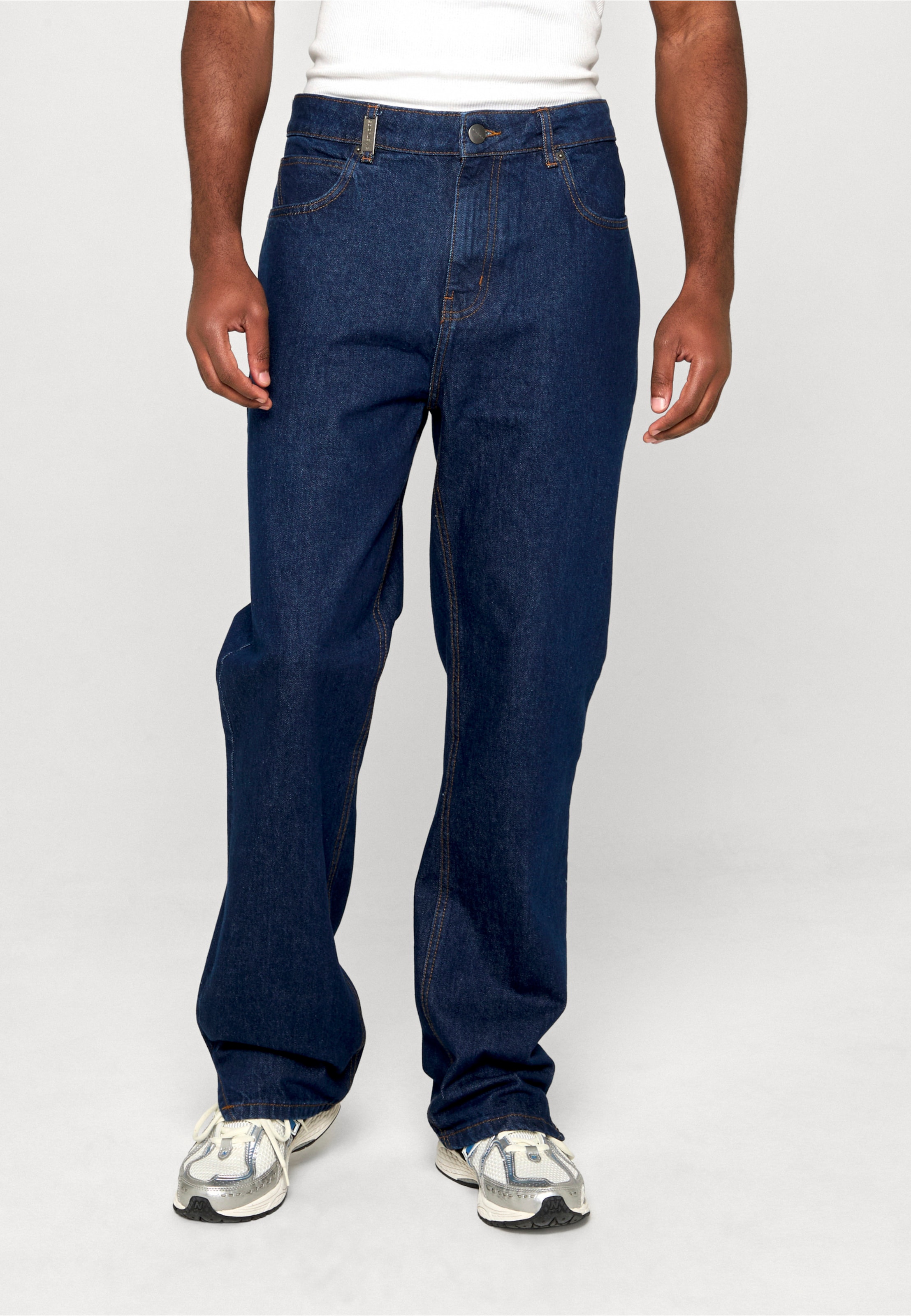 2Y Studios Amaru Ankle Straight Jeans