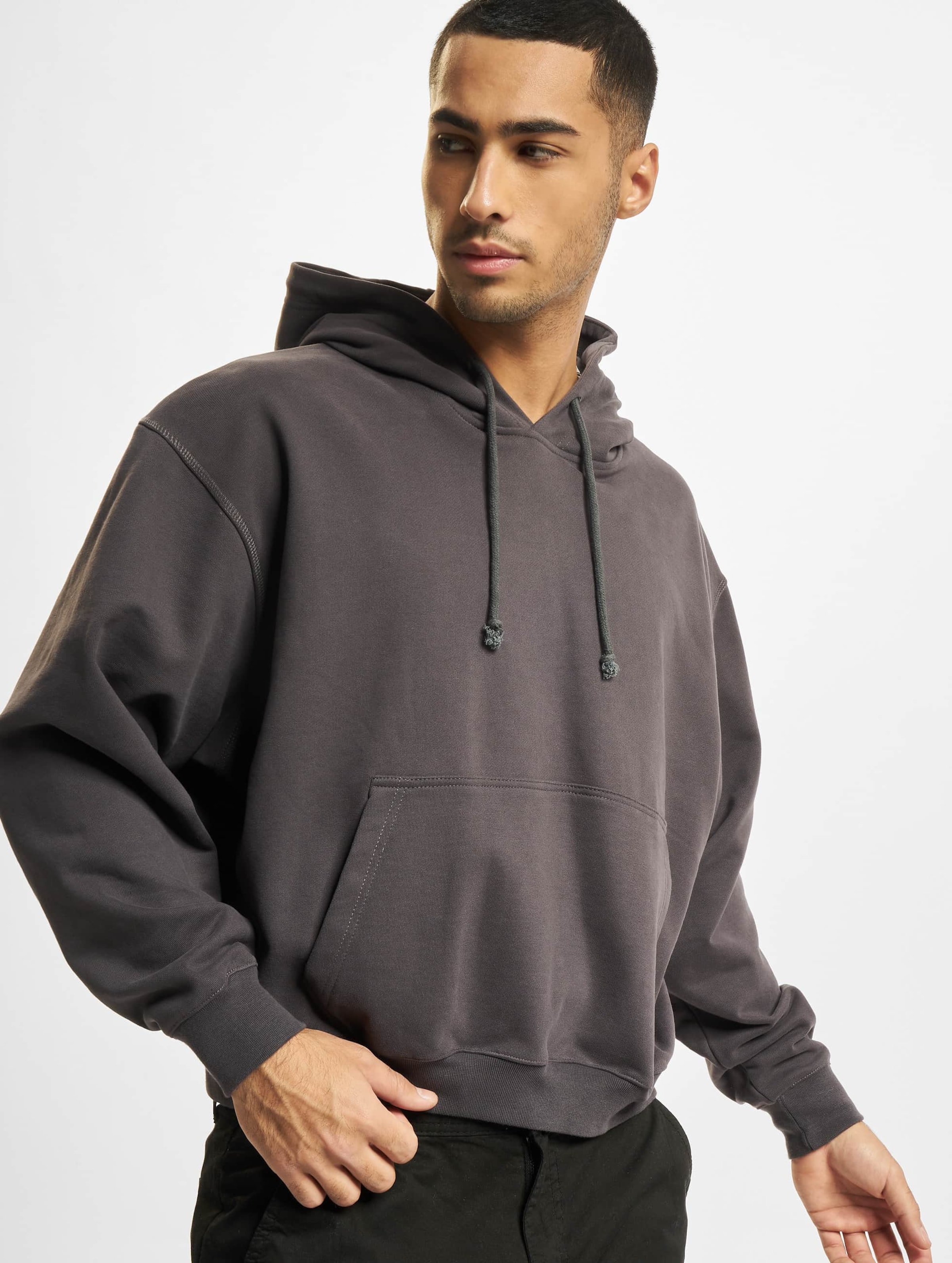 2Y Premium Emil Hoodie