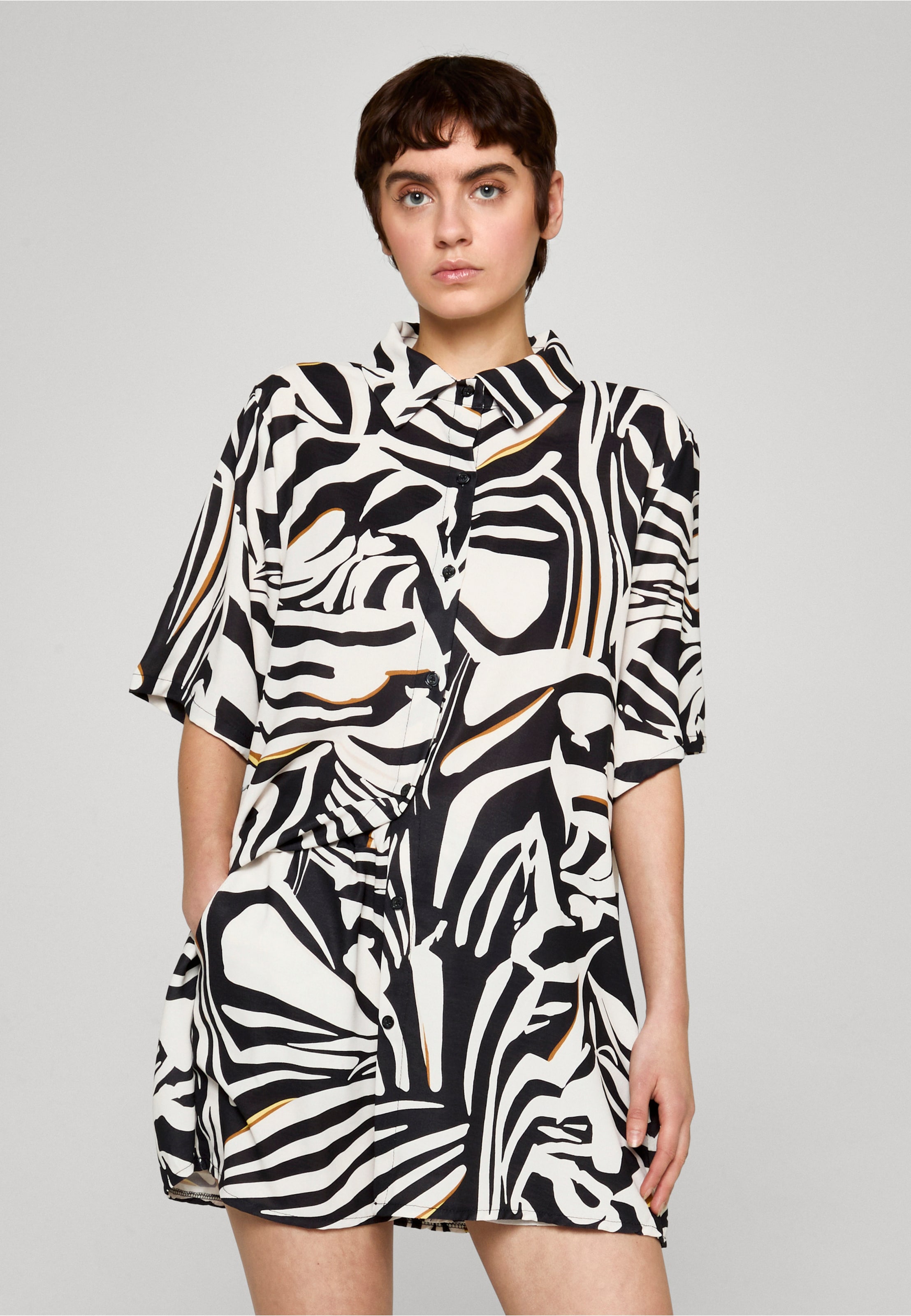 Cloud5ive Set Short and Blouse