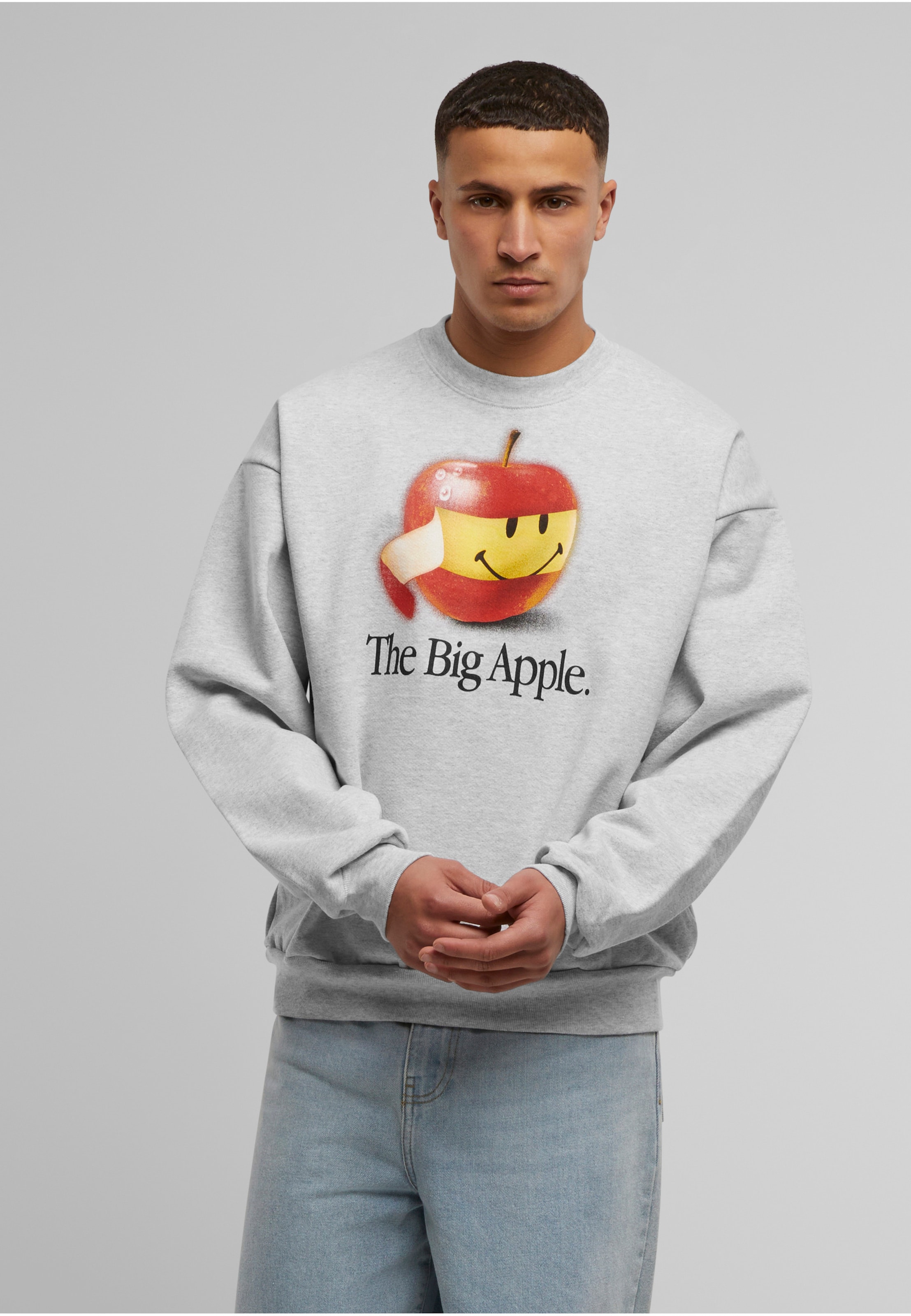 Market Studios SMILEY BIG APPLE CREWNECK
