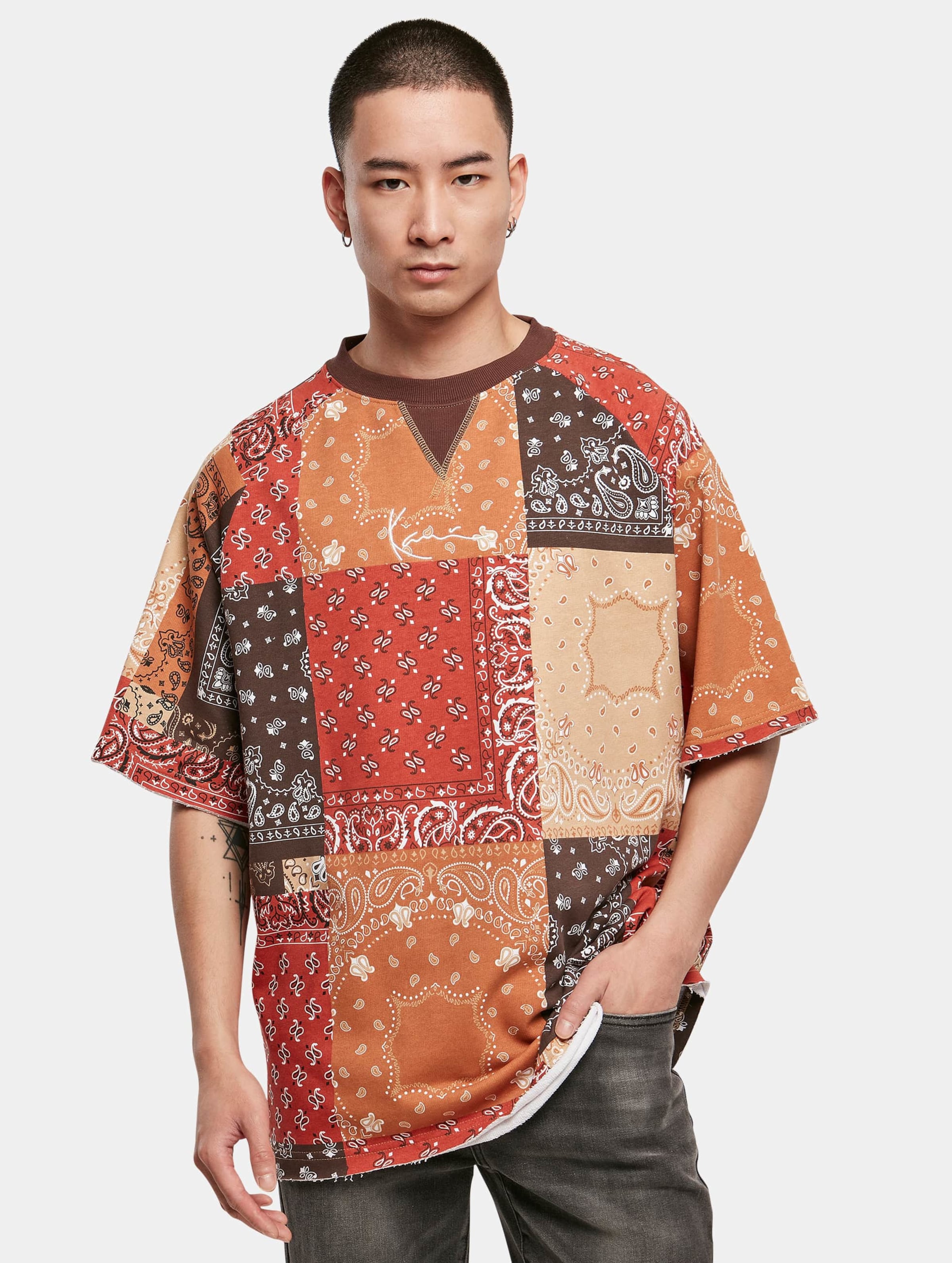 Karl Kani KM224-034-1 KK Small Signature Paisley Sweat Tee