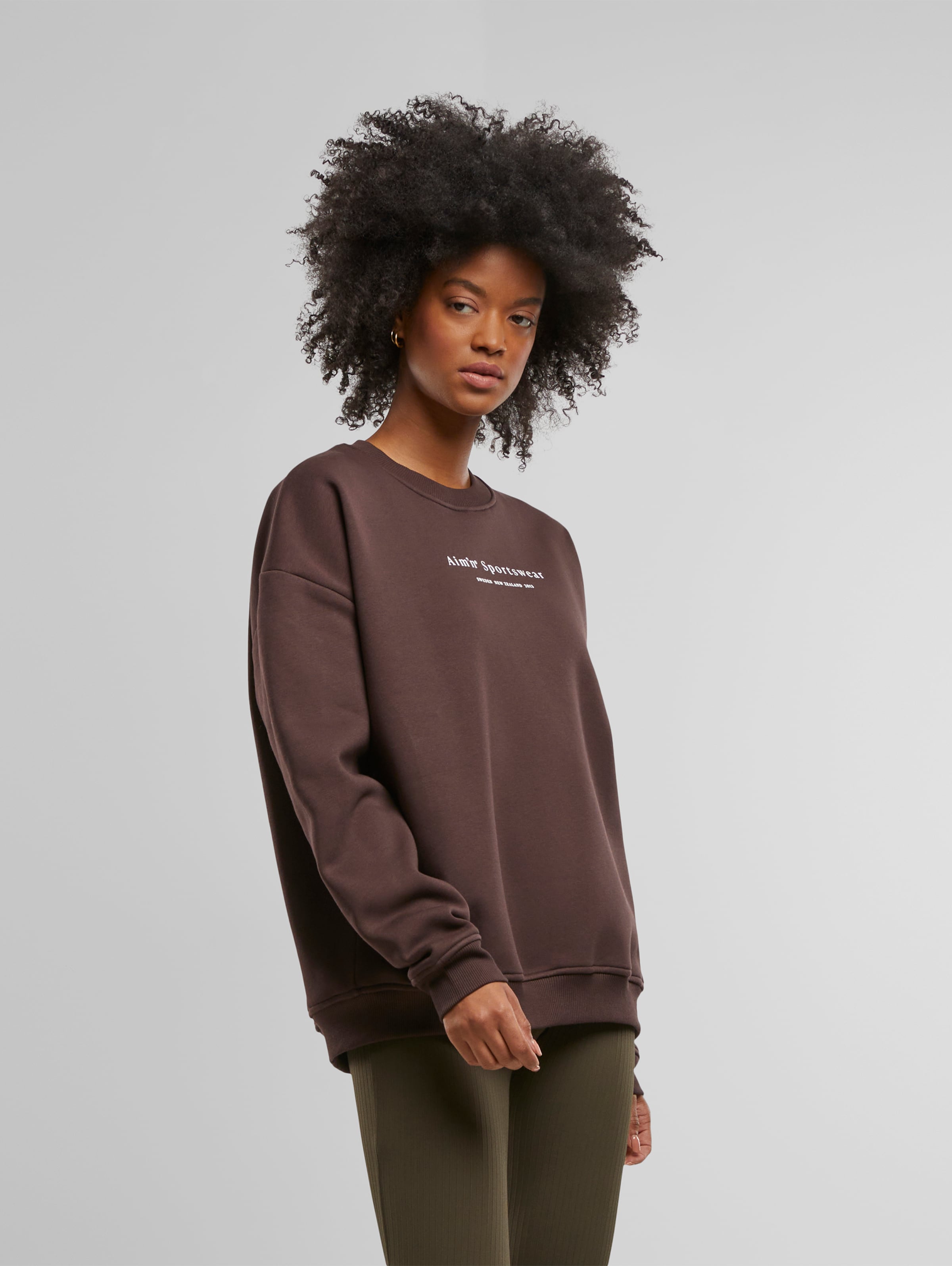 AMN-243-SW -24010379-106 AIMN Serif Sweatshirt