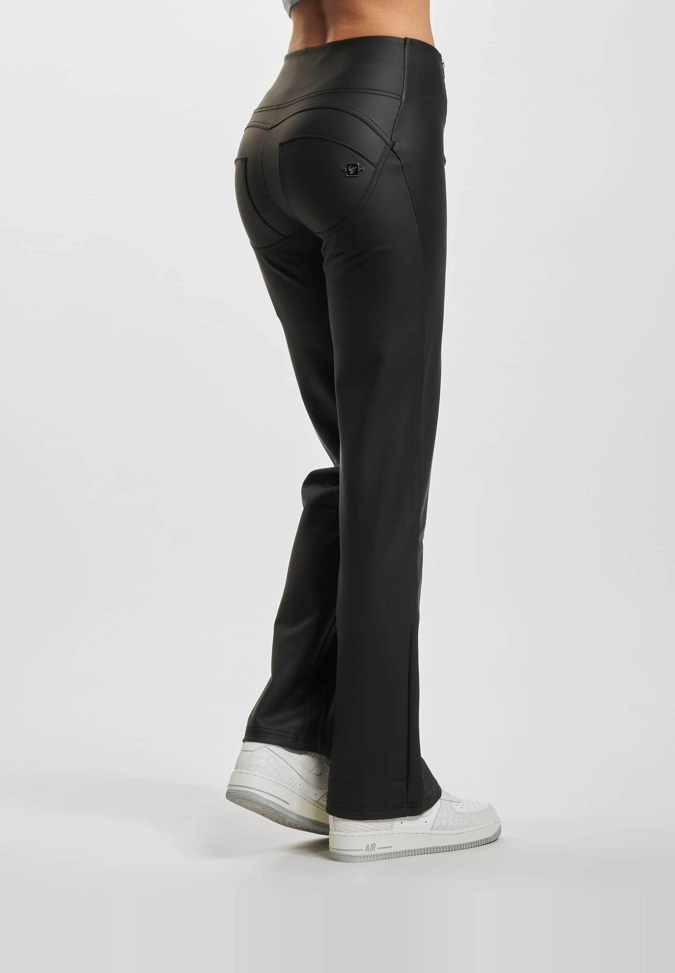 Freddy WRUP Vegan Leather Damen Push Up High Waist Cropped Wide Leg Bootcut Jeans