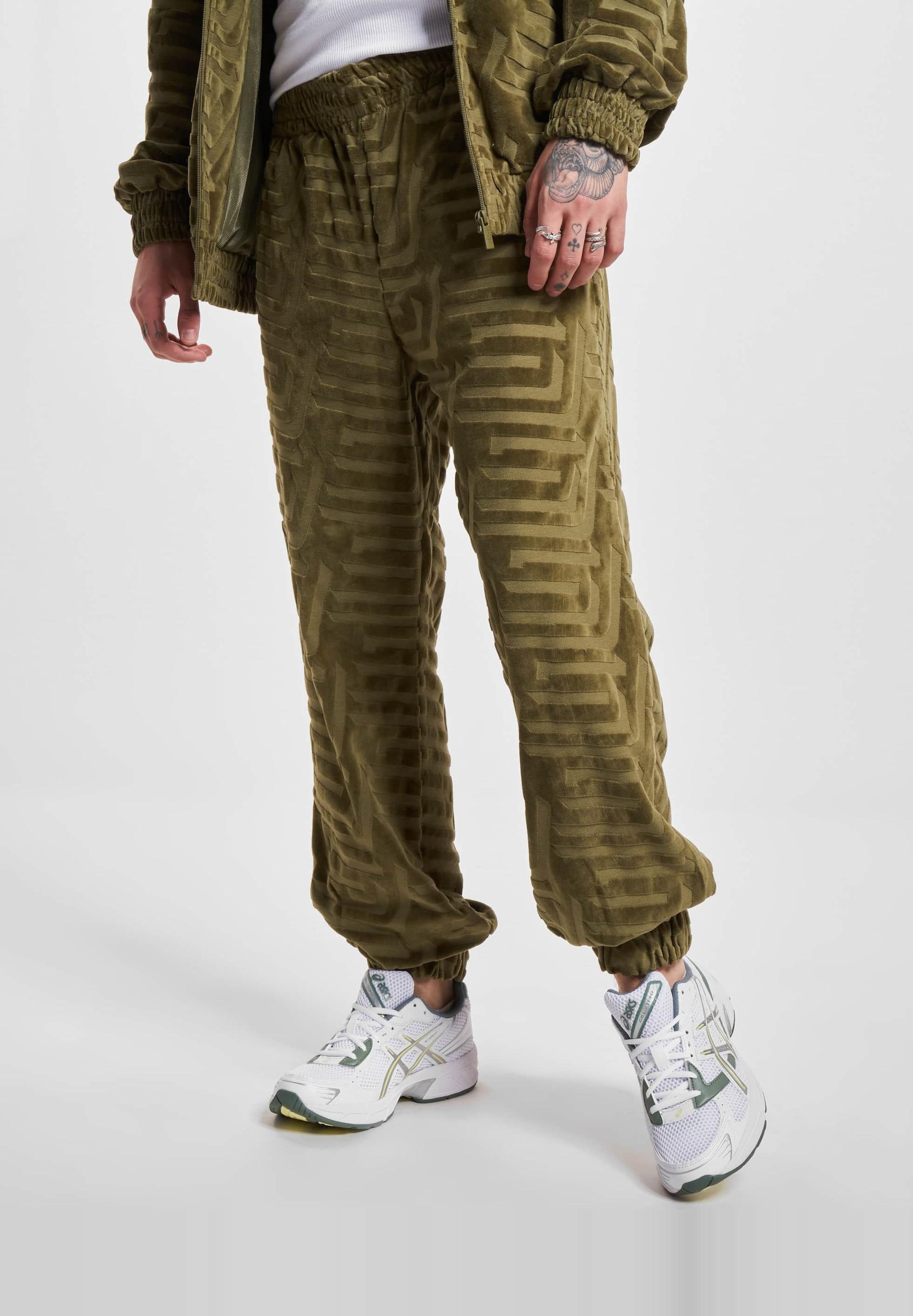 Sean John JM233-009-2 SJ Script Logo Geometric DevorÃ¨e Velours Trackpants