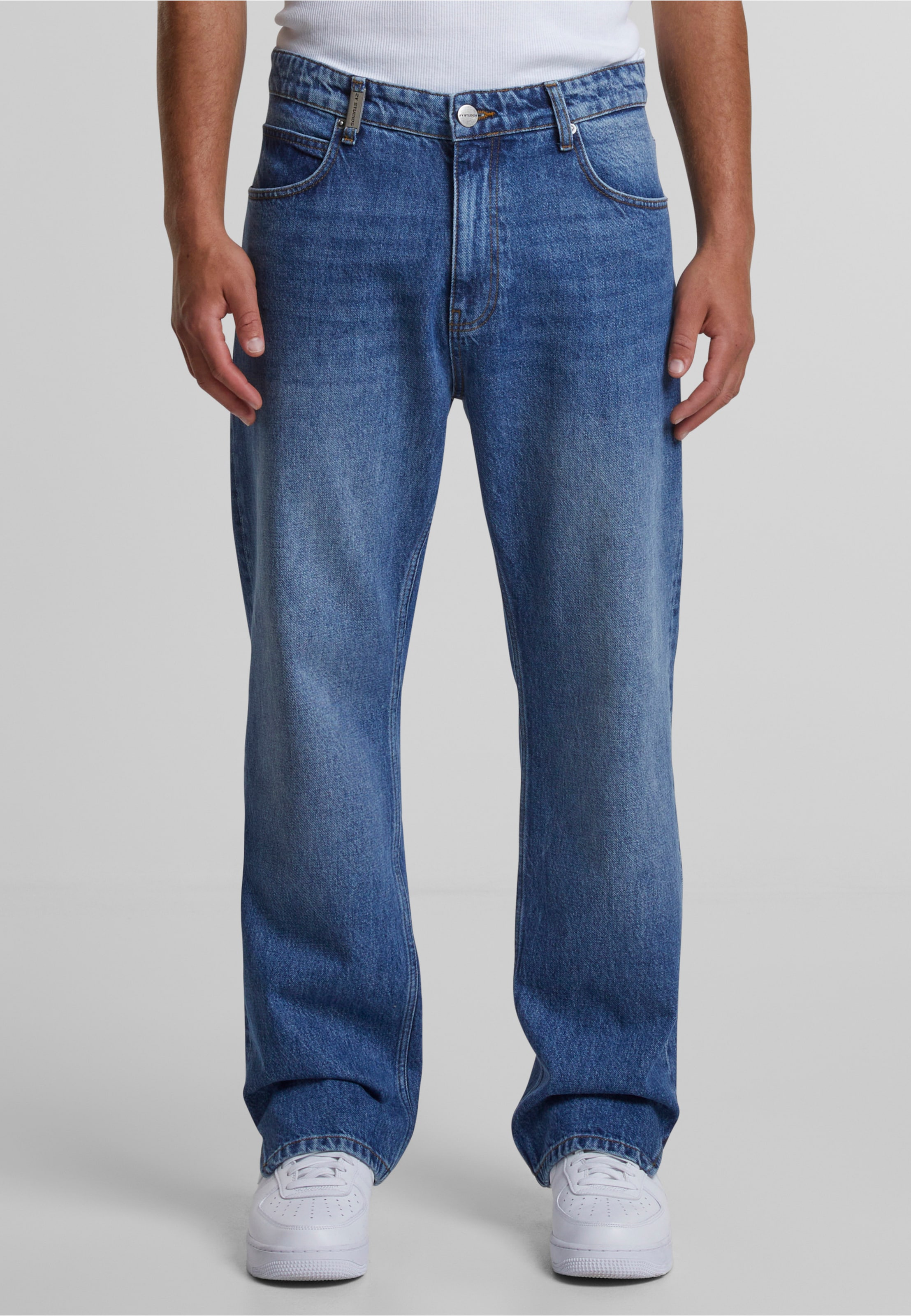 2Y Studios Amaru Ankle Straight Jeans
