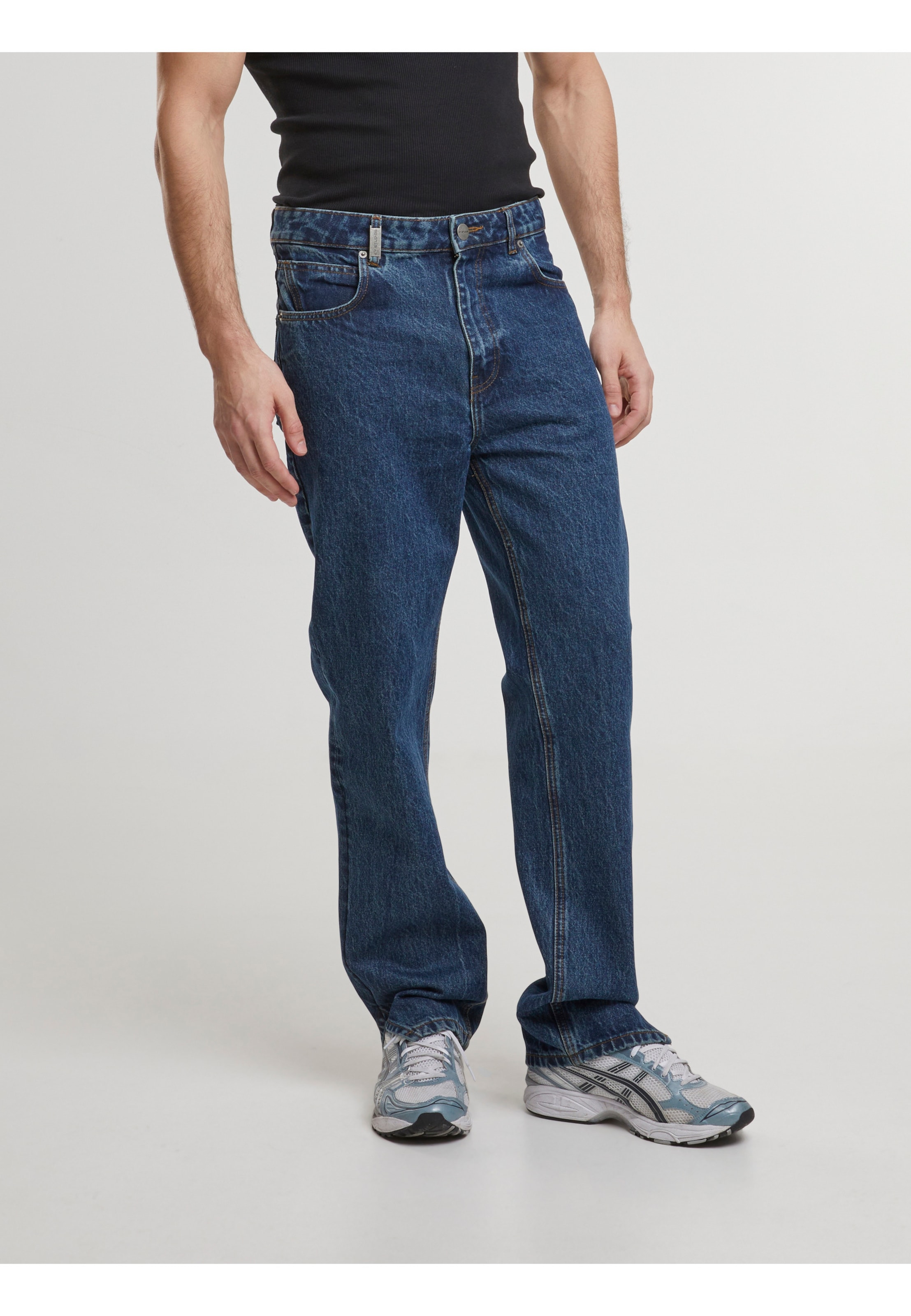 2Y Studios Amaru Ankle Straight Jeans