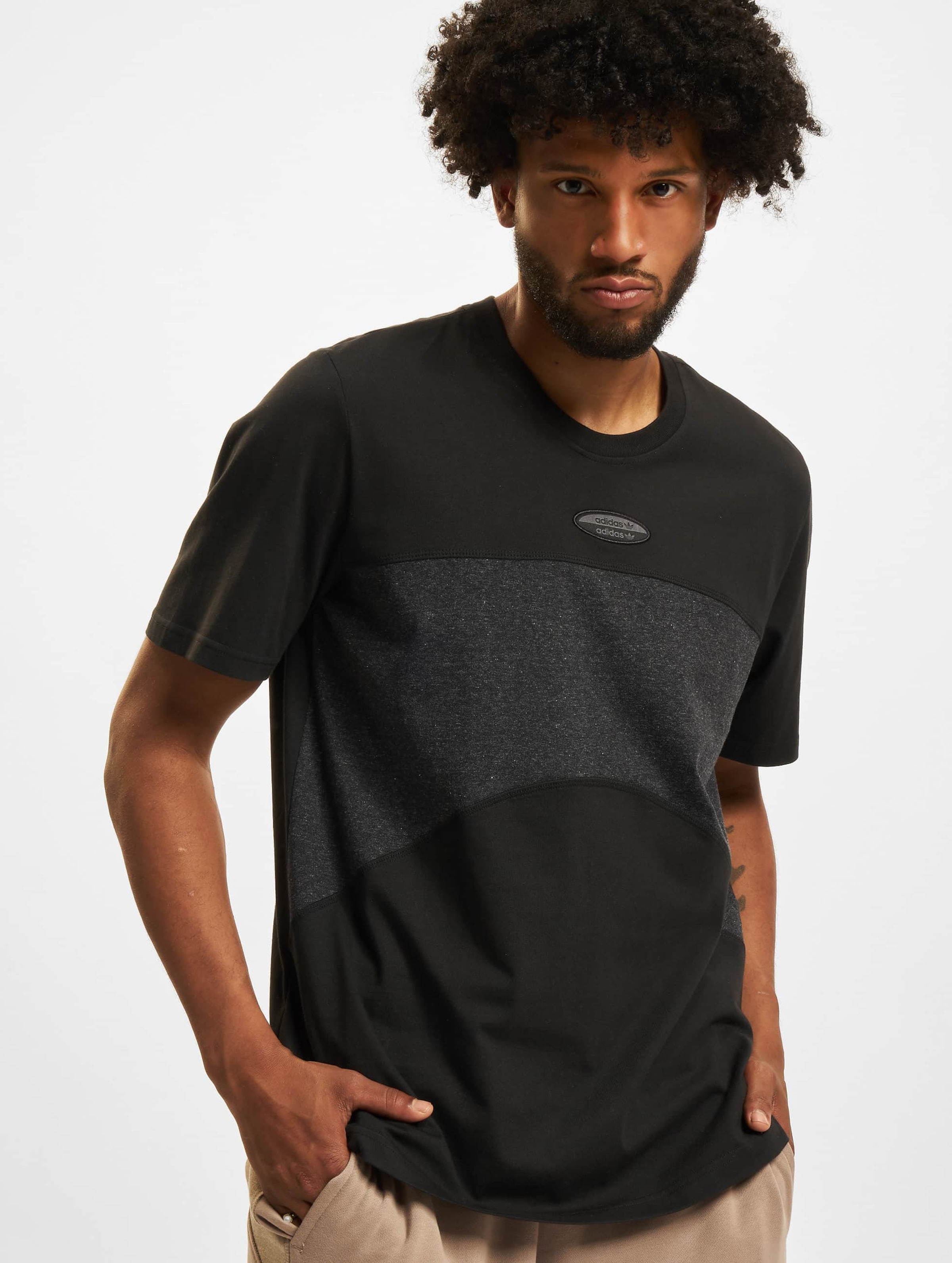 adidas Essential Reval your Voice