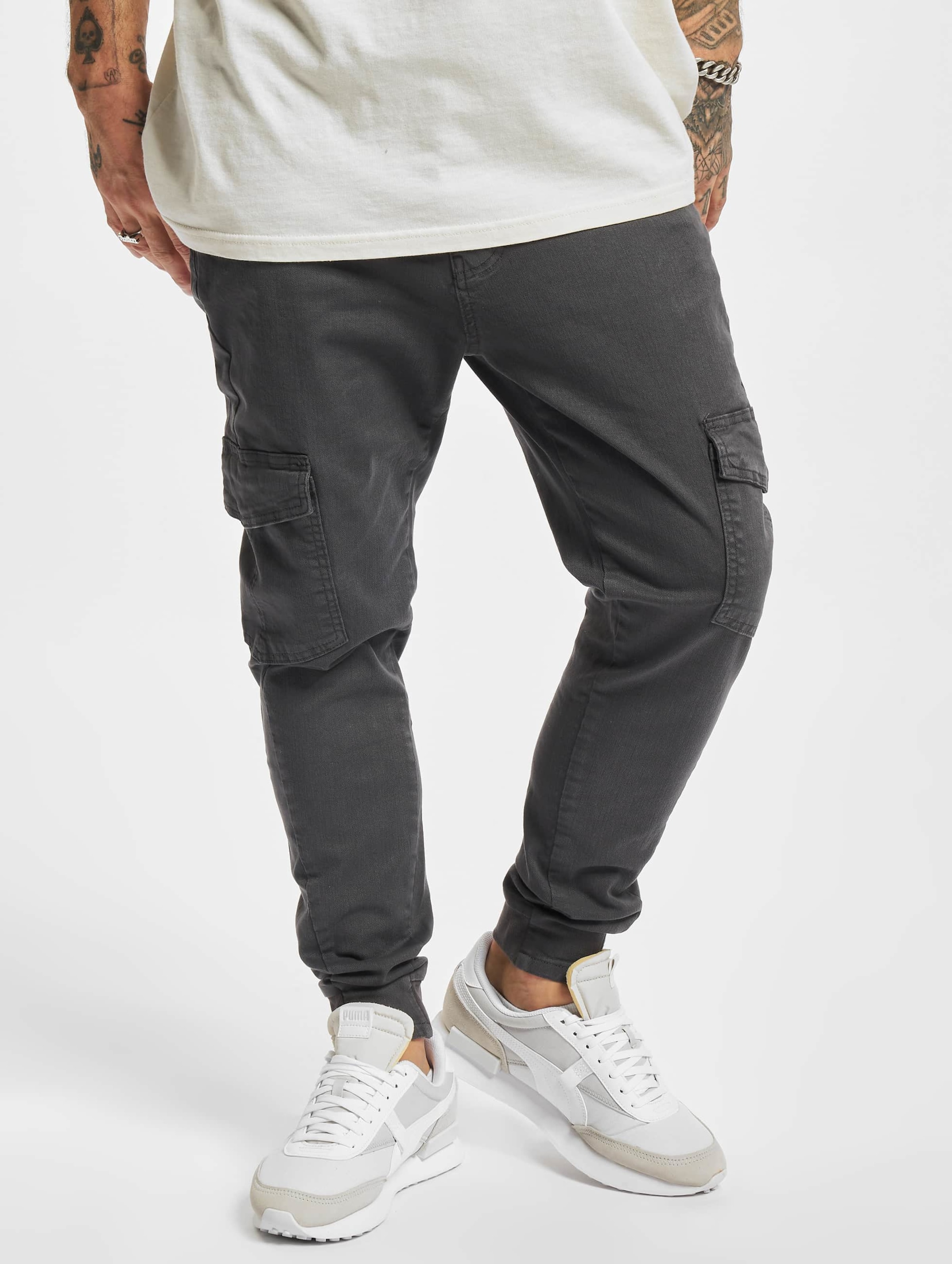 2Y Premium Basic Skinny Fit Cargo Jeans