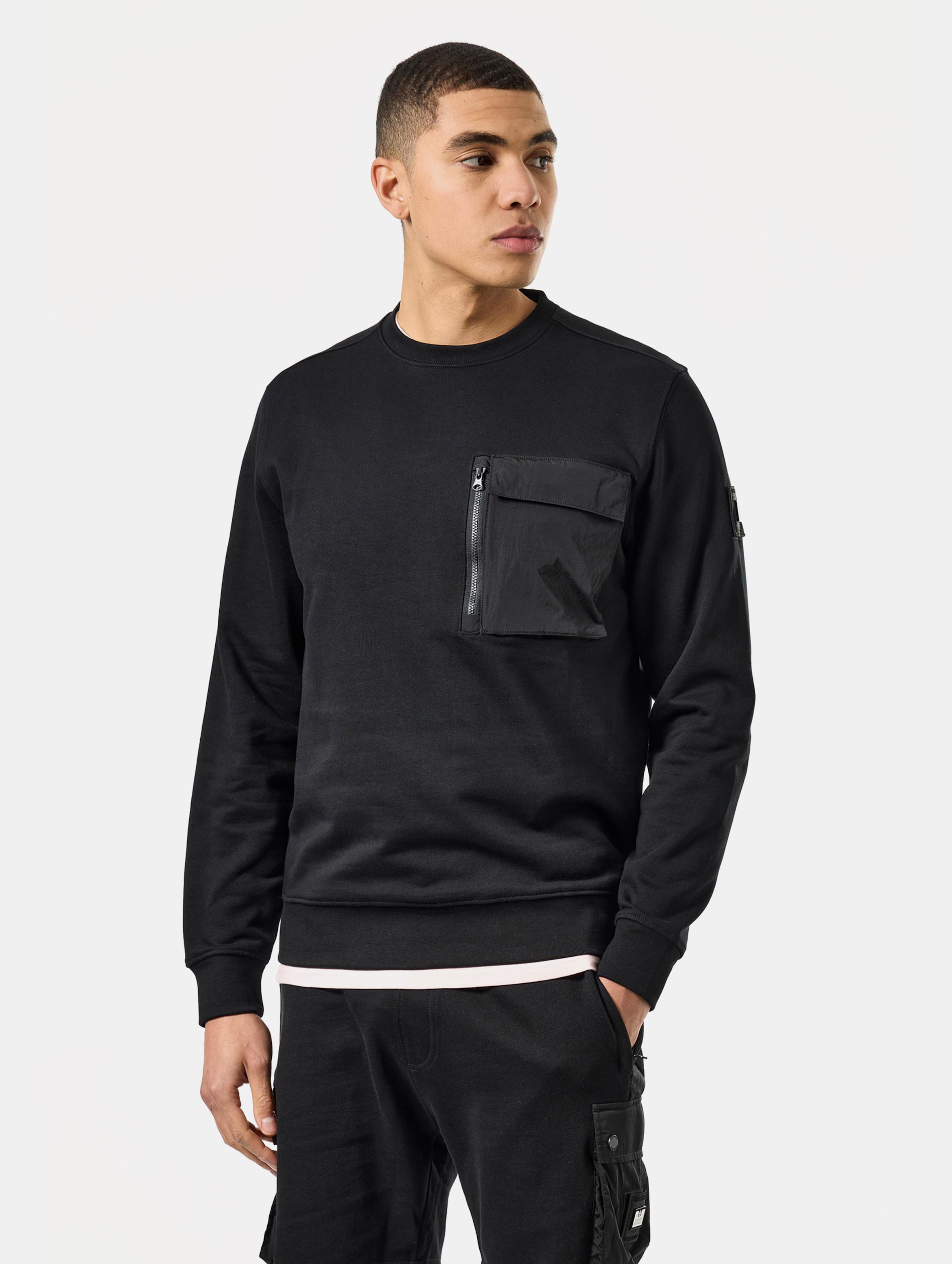 Weekend Offender NEVE CREW WITH PARACHUTE POCKET