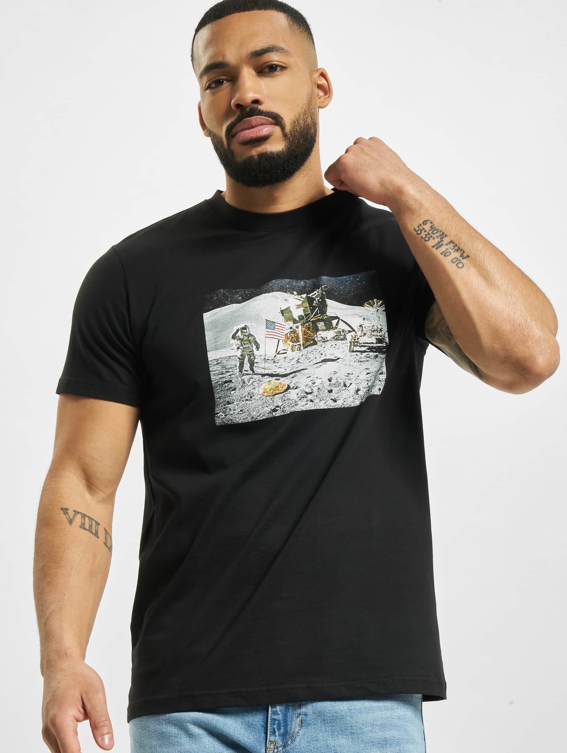 Mister Tee Pizza Moon Landing