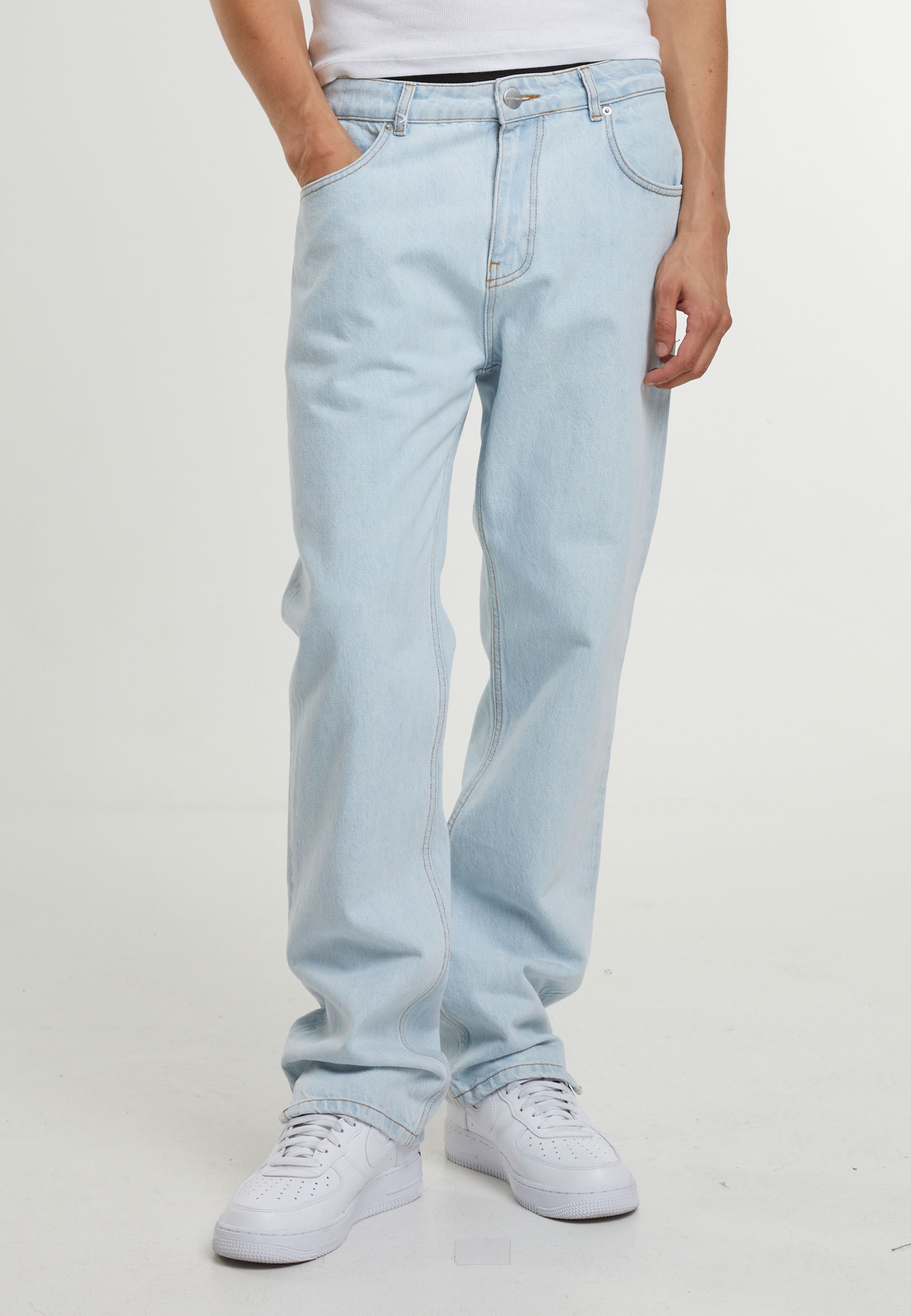 2Y Studios Amaru Ankle Straight Jeans