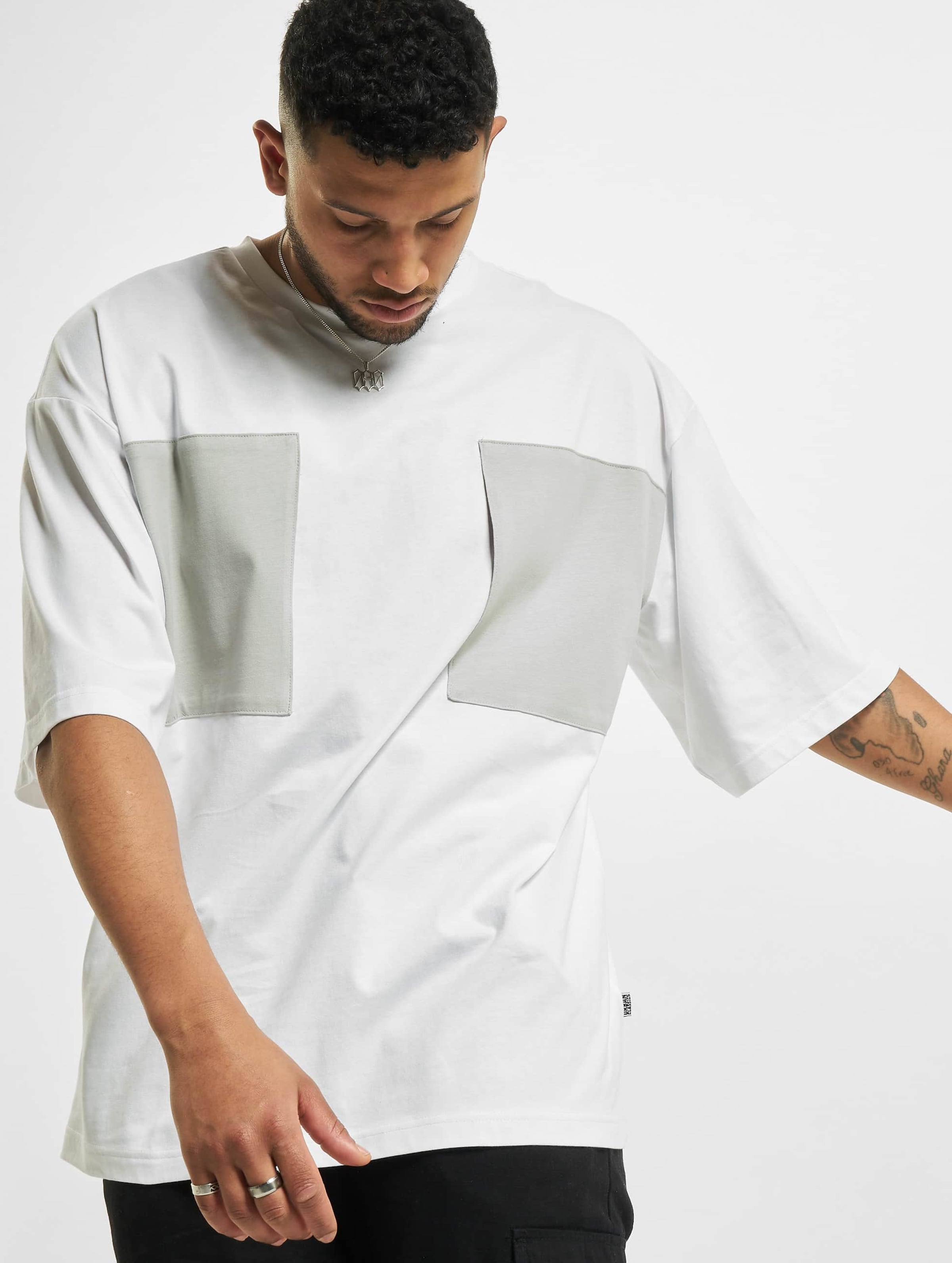 Urban Classics Big Double Pocket Tee