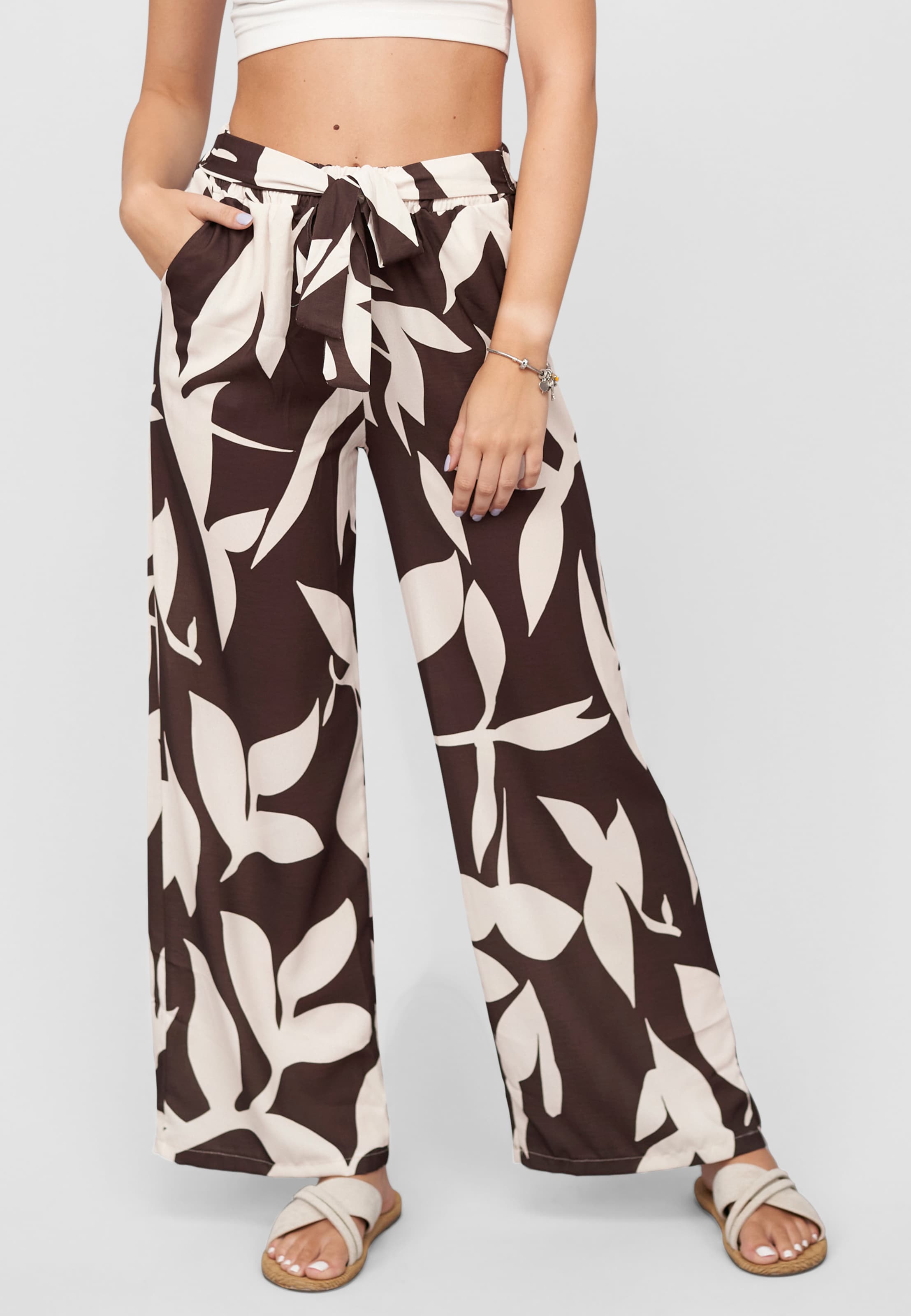 Cloud5ive Pants with tie belt and aop floral print
